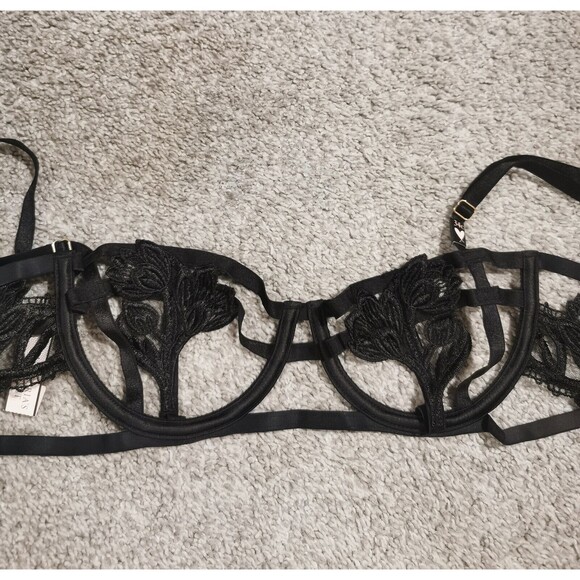 NWT Victoria's Secret Very Sexy Black Bra 34 C Floral New Hollow Out Lingerie - Picture 1 of 10